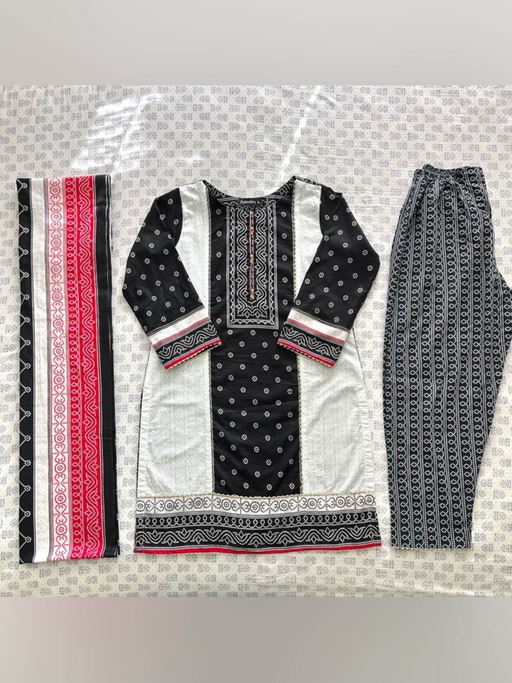 3pc Patterned Lawn Shalwar Kameez - Picture 2 of 12